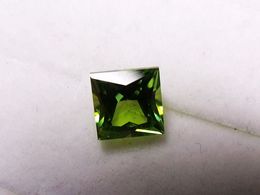 天然橄榄石VVS7*7mm公主方 可定制尺寸彩色宝石