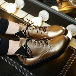 新款韩版马丁靴百搭舒适平底鞋柳钉靴潮女大码短靴职业鞋工作鞋