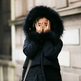 2015冬季新款韩版修身连帽带大毛领羽绒服女中长款宽松大码女装潮