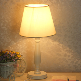 M小台灯卧室床头灯创意调光梳妆装饰温馨木床头柜可调节亮度台灯