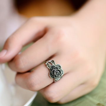 简约玫瑰花戒指女时尚韩国饰品黑水晶日韩版潮人复古指环个性礼物