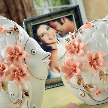 新房结婚喜庆装饰工艺陶瓷摆件家居饰品电视柜情侣亲吻鱼一对礼品