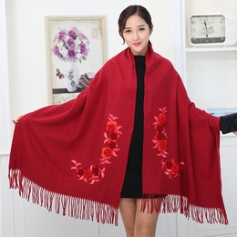 羊毛刺绣披肩两用超大韩国长款女秋冬季加厚保暖围巾纯色
